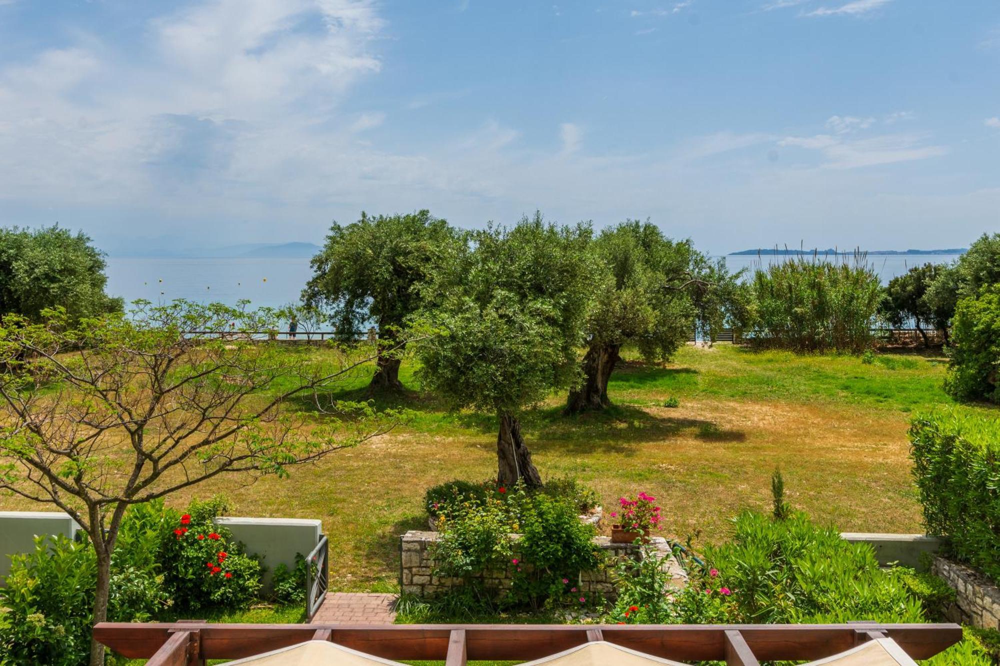 Barbati Seafront Luxury Suites 外观 照片
