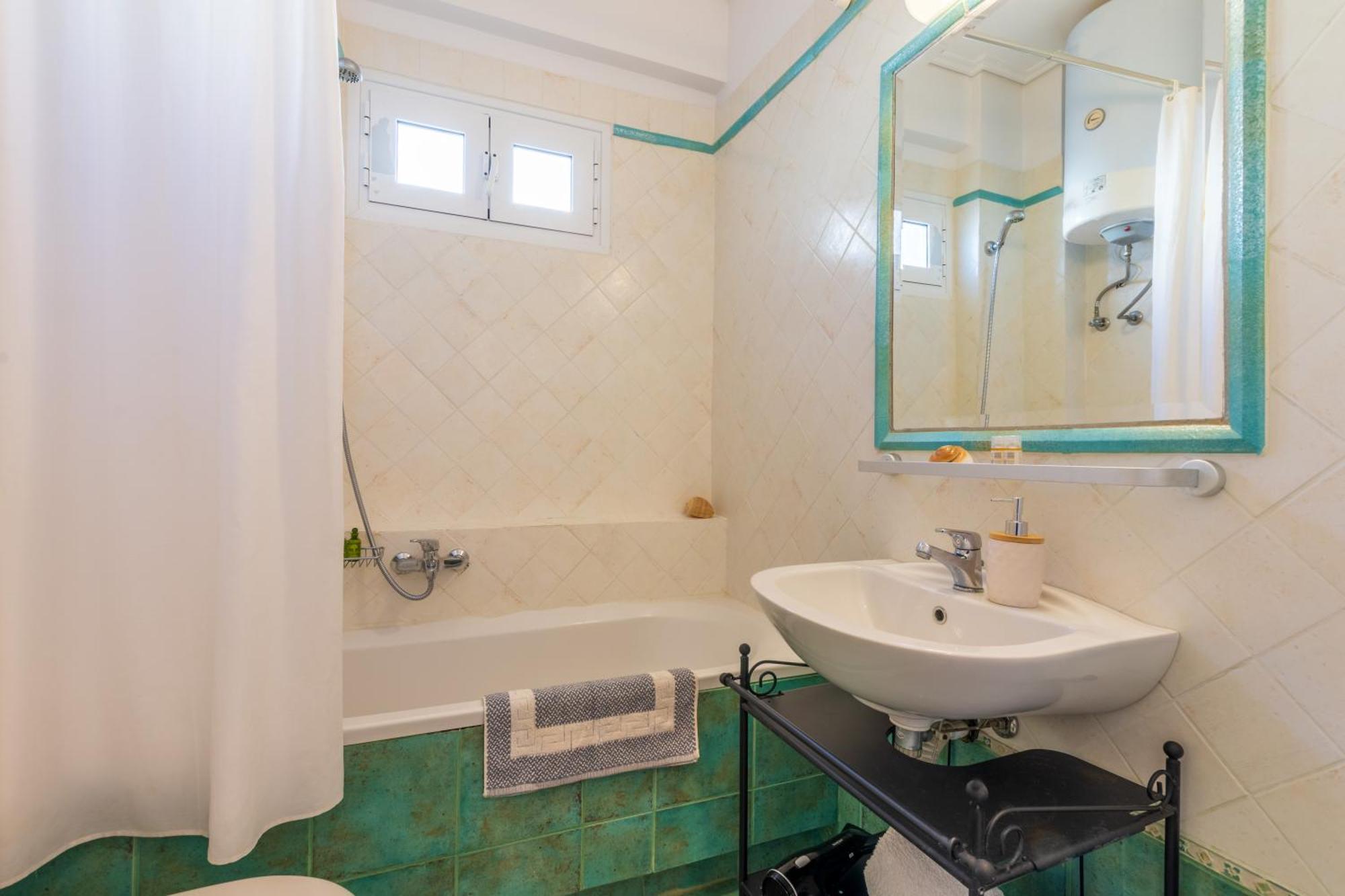 Barbati Seafront Luxury Suites 外观 照片